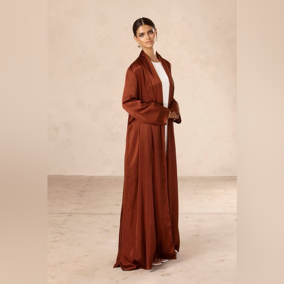 Veiled Collection Textured Open Abaya - Picture 9 of 12